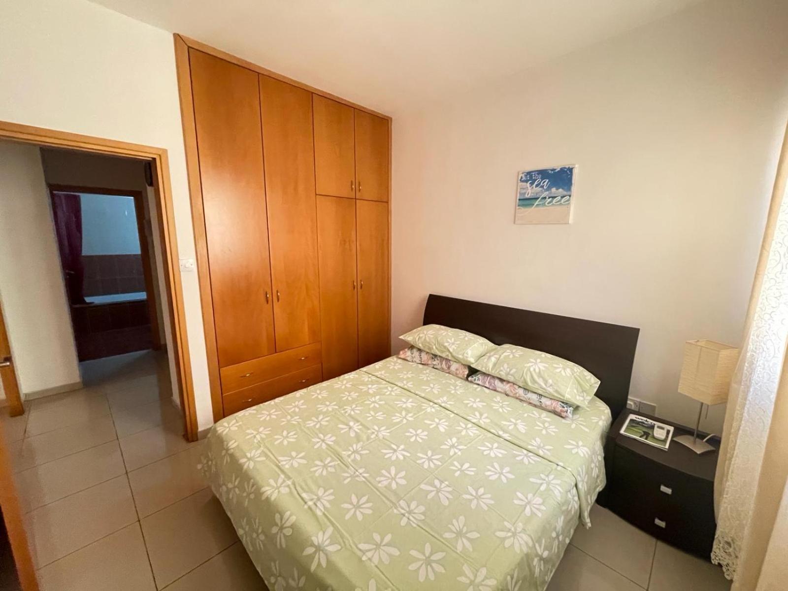 Vip Resort Apartment On Makenzie Beach Larnaca Luaran gambar